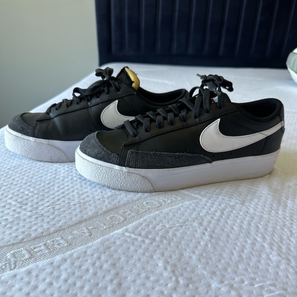 Women’s Nike size 11 Air Force 1
